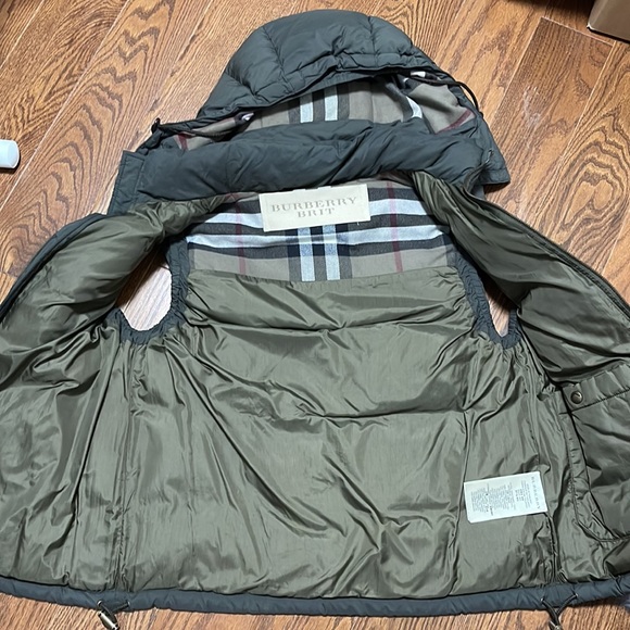 This is a mens burberry size small green vest . REAL authentic Burberry - Picture 3 of 4